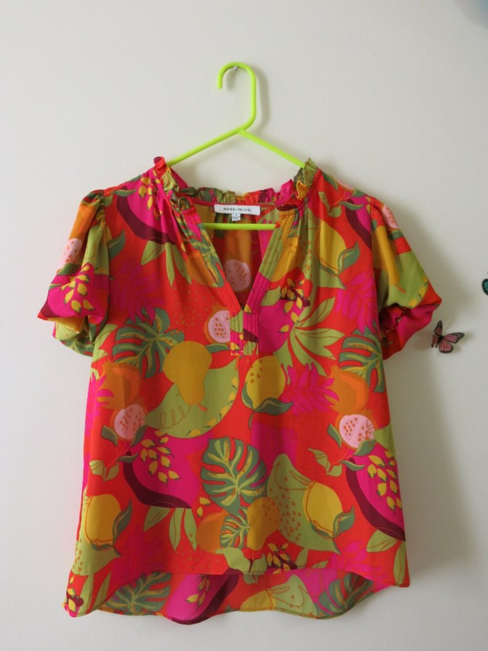 Rose & Olive Vibrant Tropical Botanical Fruits Feminine Short Sleeve Top Size S - Picture 1 of 10